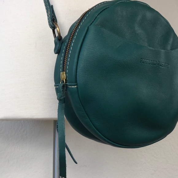 Portland Leather Goods Large Circle Crossbody Bag in Peacock Blue Green - Picture 8 of 12